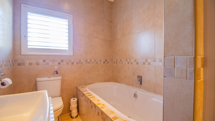 3 Bedroom Property for Sale in Blue Lagoon Western Cape